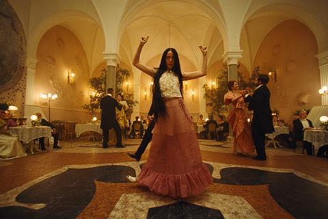 013_045_PoorThings_OV_V30464704_FP_DPO_ProHQ_UHD-SDR_24_ENG-166_ENG-5120_A